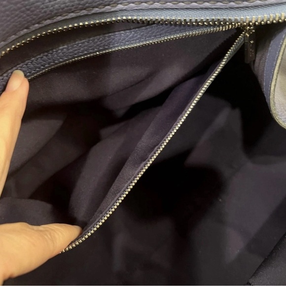 Tod's Blue Leather Tote/Satchel. Exceptional Condition. - Picture 10 of 16